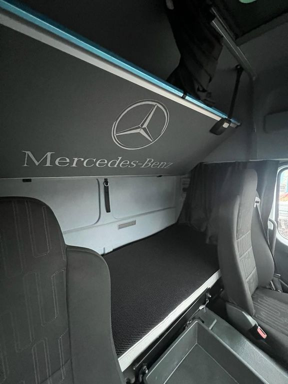 Mercedes-Benz 1324 4X2 Koffer Plane 6 to. Hebebühne - Camião furgão: foto 3 Mercedes-Benz 1324 4X2 Koffer Plane 6 to. Hebebühne - Camião furgão: foto 3
