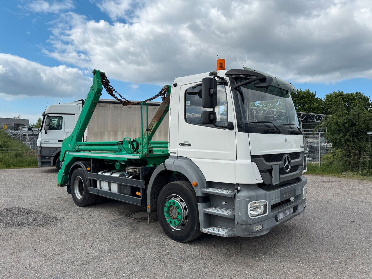 Mercedes-Benz 1833 4X2 Meiller AK 12 Absetzkipper Mercedes-Benz 1833 4X2 Meiller AK 12 Absetzkipper - Camião multibenne: foto 1 Mercedes-Benz 1833 4X2 Meiller AK 12 Absetzkipper Mercedes-Benz 1833 4X2 Meiller AK 12 Absetzkipper - Camião multibenne: foto 1