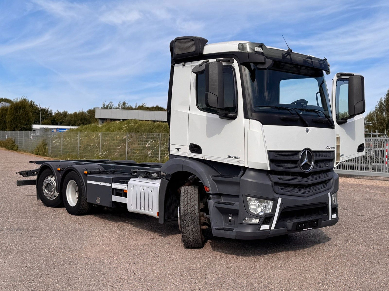 Mercedes-Benz 2536 6X2 ADR & kipphydraulik für Gastank - Caminhão tanque: foto 1 Mercedes-Benz 2536 6X2 ADR & kipphydraulik für Gastank - Caminhão tanque: foto 1