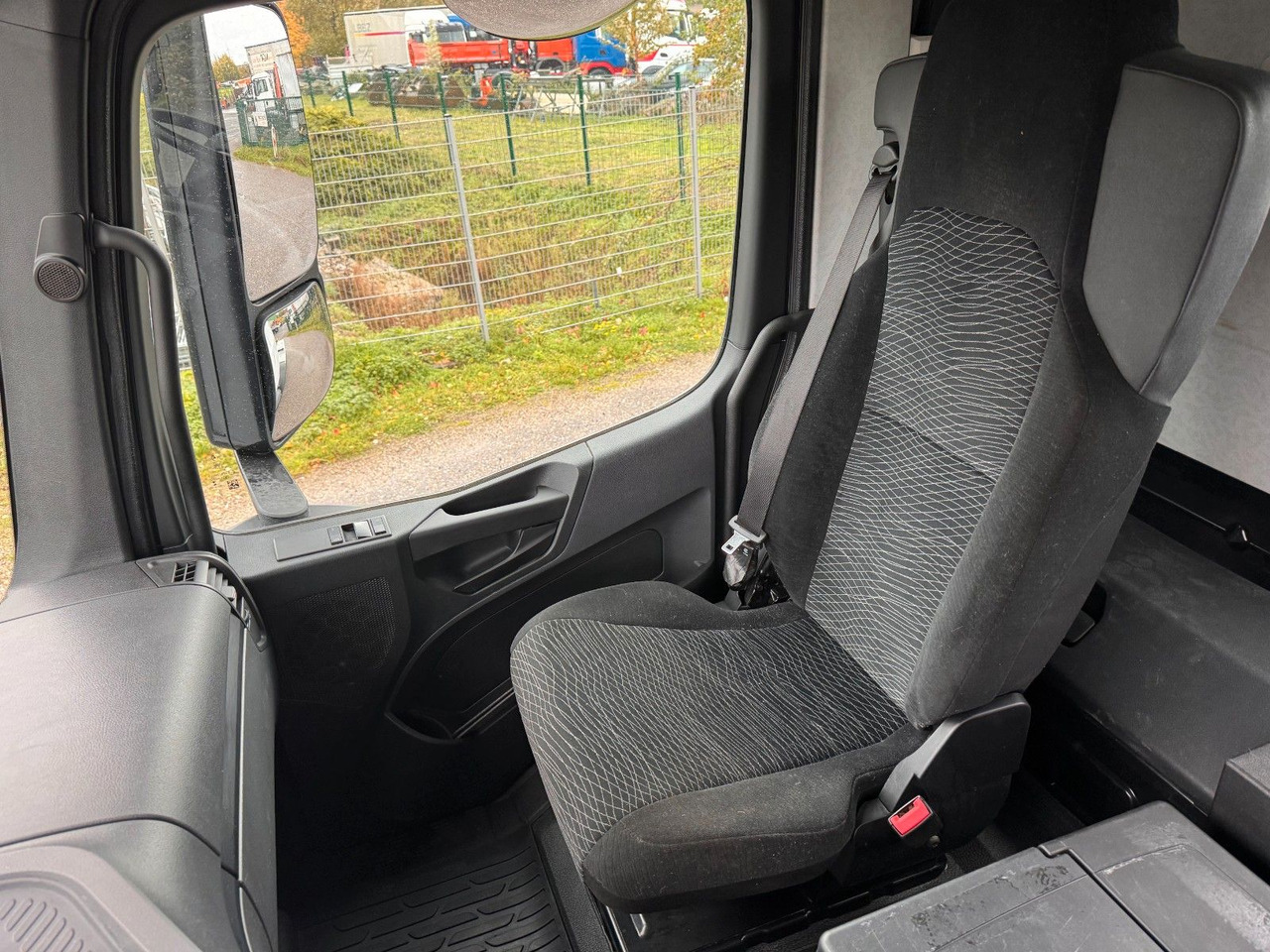 Mercedes-Benz 3748 8X4 Meiller Abroller mit Funk Top Zustand - Camião polibenne: foto 5 Mercedes-Benz 3748 8X4 Meiller Abroller mit Funk Top Zustand - Camião polibenne: foto 5