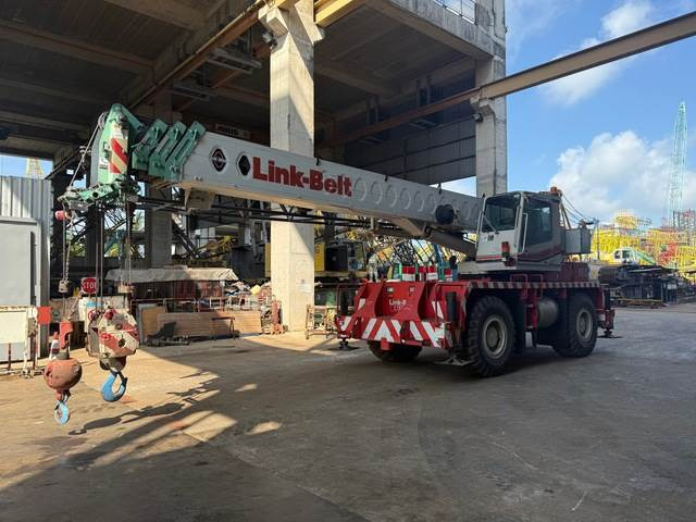 Link-Belt RTC 8030-2 - Grua de estaleiro: foto 1 Link-Belt RTC 8030-2 - Grua de estaleiro: foto 1