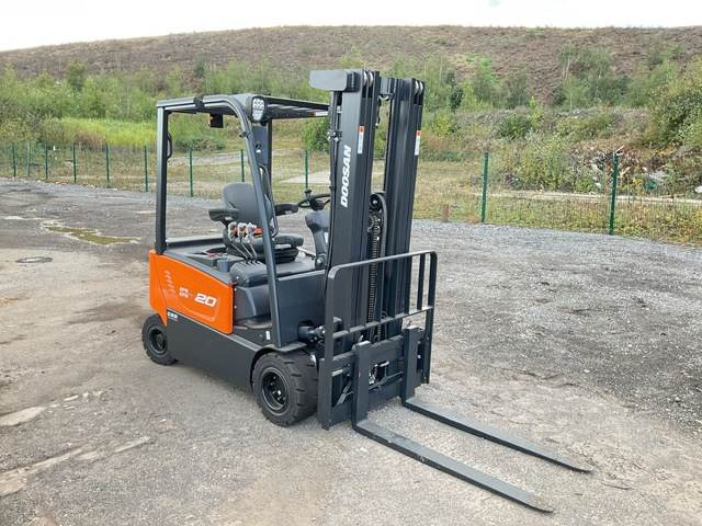 Doosan B20X-7 PLUS - Empilhadeira elétrica: foto 4 Doosan B20X-7 PLUS - Empilhadeira elétrica: foto 4