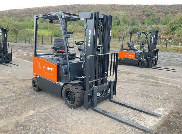 Doosan B25X-7 PLUS - Empilhadeira elétrica: foto 4 Doosan B25X-7 PLUS - Empilhadeira elétrica: foto 4