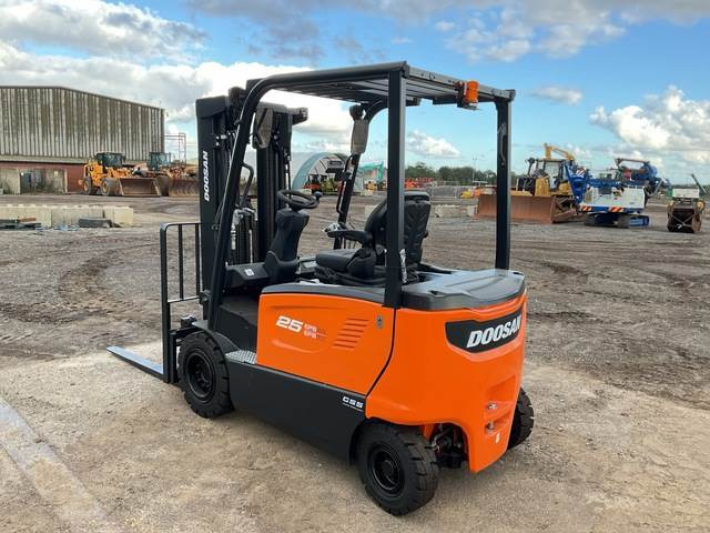 Doosan B25X-7 PLUS - Empilhadeira elétrica: foto 2 Doosan B25X-7 PLUS - Empilhadeira elétrica: foto 2