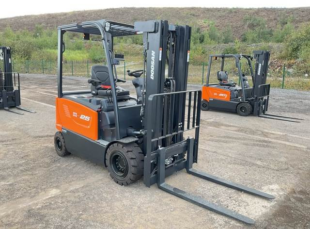 Doosan B25X-7 PLUS - Empilhadeira elétrica: foto 4 Doosan B25X-7 PLUS - Empilhadeira elétrica: foto 4