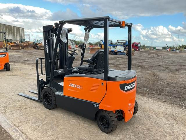 Doosan B30X-7 PLUS - Empilhadeira elétrica: foto 2 Doosan B30X-7 PLUS - Empilhadeira elétrica: foto 2