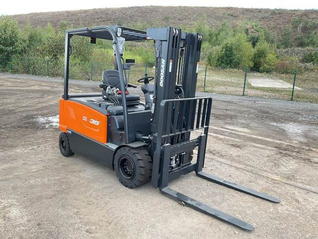 Doosan B35X-7 PLUS - Empilhadeira elétrica: foto 4 Doosan B35X-7 PLUS - Empilhadeira elétrica: foto 4