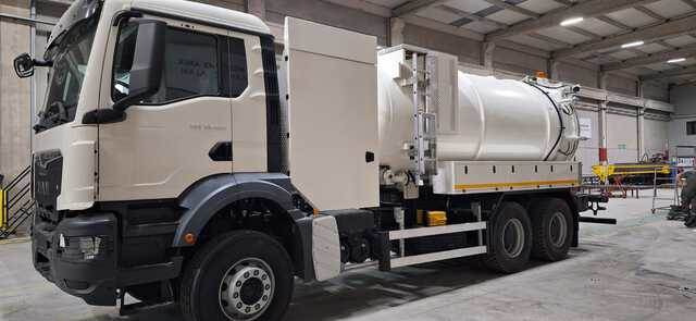 MAN TGS33.400 Jetter - Caminhão limpa fossa: foto 1 MAN TGS33.400 Jetter - Caminhão limpa fossa: foto 1