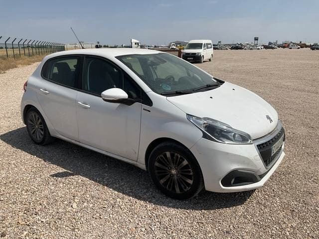 Peugeot 208 Signature PureTech 82 - Automóvel: foto 4 Peugeot 208 Signature PureTech 82 - Automóvel: foto 4