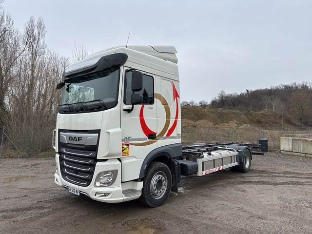 DAF XF450 - Camião transportador de contêineres/ Caixa móvel: foto 1 DAF XF450 - Camião transportador de contêineres/ Caixa móvel: foto 1