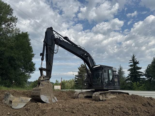 Hitachi ZX225USLC-6 - Escavadora de rastos: foto 1 Hitachi ZX225USLC-6 - Escavadora de rastos: foto 1