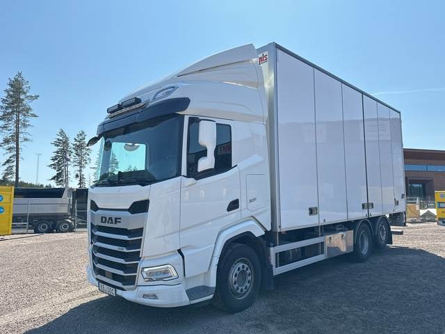 DAF XF 530 FAN - Camião furgão: foto 1 DAF XF 530 FAN - Camião furgão: foto 1