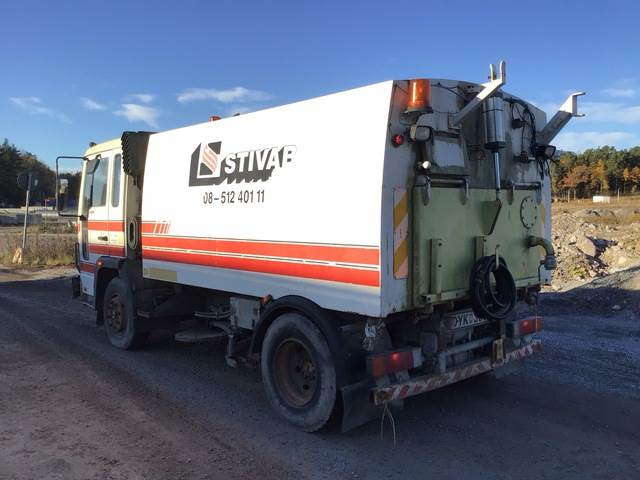 Volvo FL611 - Varredora urbana: foto 2 Volvo FL611 - Varredora urbana: foto 2