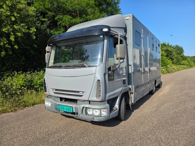 IVECO 75E - Camião transporte de gado: foto 1 IVECO 75E - Camião transporte de gado: foto 1