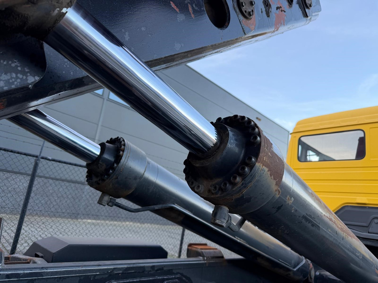 MERCEDES-BENZ SK 1831 - Camião polibenne: foto 4 MERCEDES-BENZ SK 1831 - Camião polibenne: foto 4