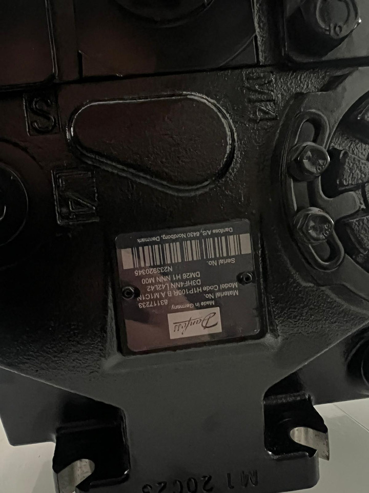 DANFOSS H1P100R B AM1C1ND3HF4NNL42L42 DM26 H1 - Bomba hidráulica por Máquina de construção: foto 2 DANFOSS H1P100R B AM1C1ND3HF4NNL42L42 DM26 H1 - Bomba hidráulica por Máquina de construção: foto 2
