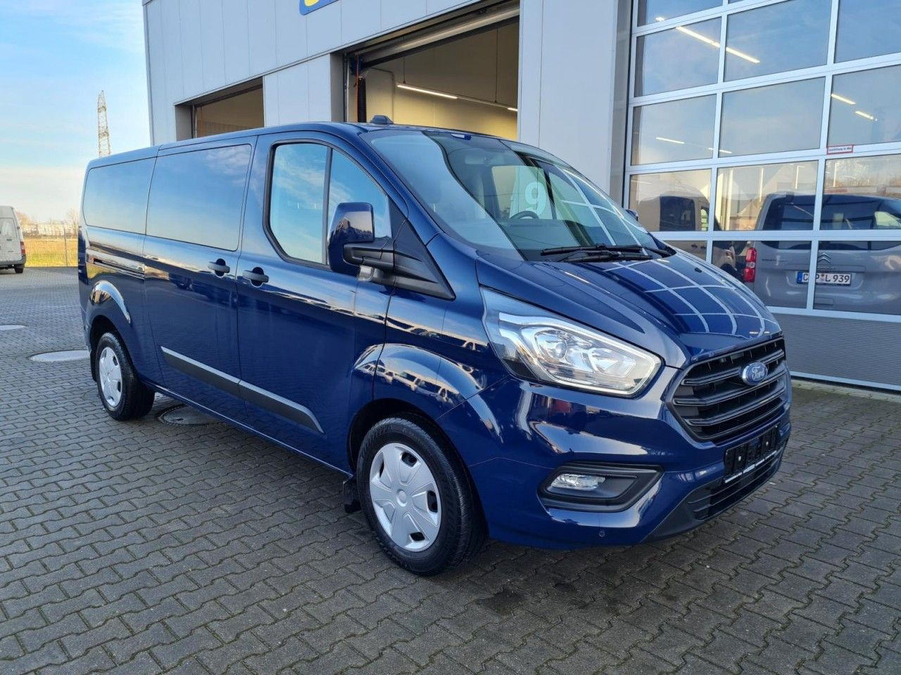 Ford Custom Kombi 320 L2 Trend 9 Sitze KLIMA PDC TEMP - Furgão de passageiros: foto 3 Ford Custom Kombi 320 L2 Trend 9 Sitze KLIMA PDC TEMP - Furgão de passageiros: foto 3