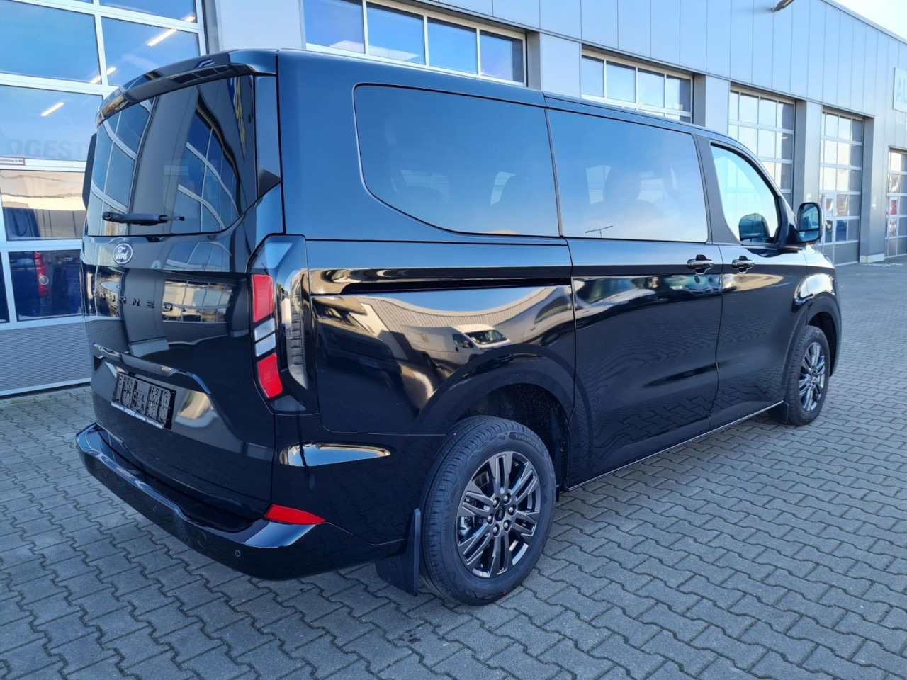Ford Tourneo Custom 320 L1 AG Titanium X AHK LED NAVI 2X SCHIEBE - Carrinha cabine dupla: foto 5 Ford Tourneo Custom 320 L1 AG Titanium X AHK LED NAVI 2X SCHIEBE - Carrinha cabine dupla: foto 5