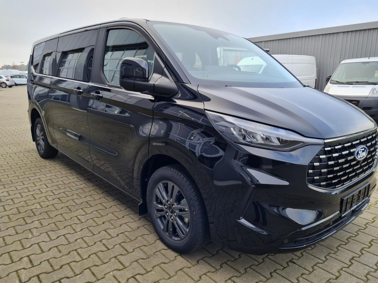 Ford Tourneo Custom 320 L2 Titanium 9 Sitze STANDHZ - Furgão de passageiros: foto 3 Ford Tourneo Custom 320 L2 Titanium 9 Sitze STANDHZ - Furgão de passageiros: foto 3