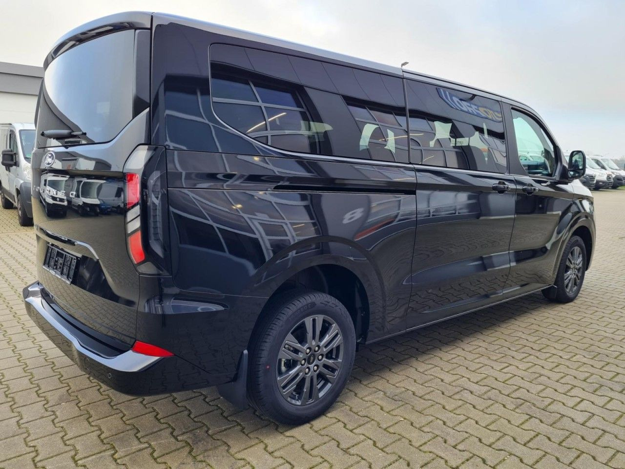 Ford Tourneo Custom 320 L2 Titanium 9 Sitze STANDHZ - Furgão de passageiros: foto 4 Ford Tourneo Custom 320 L2 Titanium 9 Sitze STANDHZ - Furgão de passageiros: foto 4