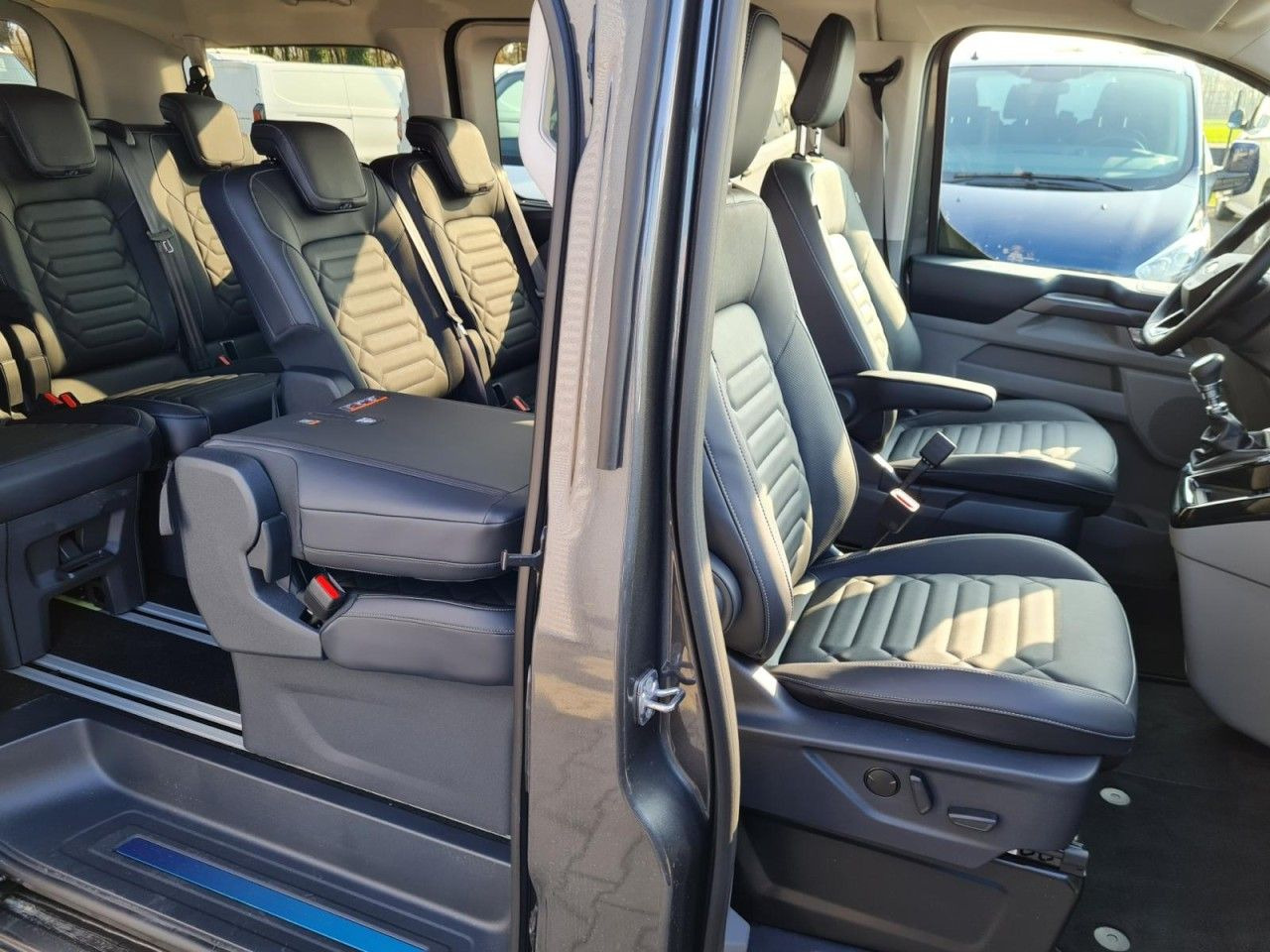 Ford Tourneo Custom 320 Titanium X L1 AHK LED LMF NAV - Furgão de passageiros: foto 4 Ford Tourneo Custom 320 Titanium X L1 AHK LED LMF NAV - Furgão de passageiros: foto 4