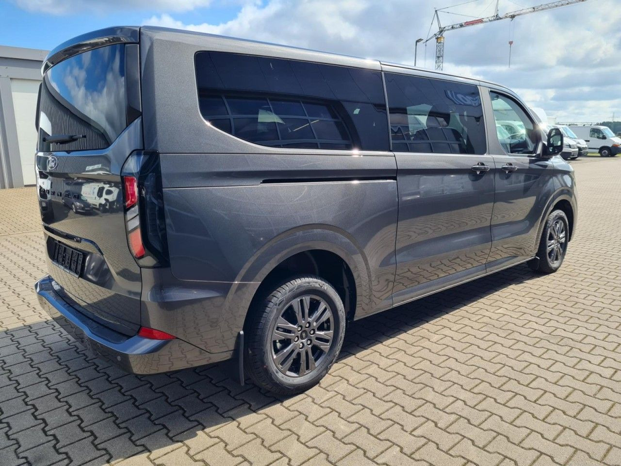 Ford Tourneo Custom 8 Sitze 320 L2 Titanium LED AUTOM - Furgão de passageiros: foto 5 Ford Tourneo Custom 8 Sitze 320 L2 Titanium LED AUTOM - Furgão de passageiros: foto 5