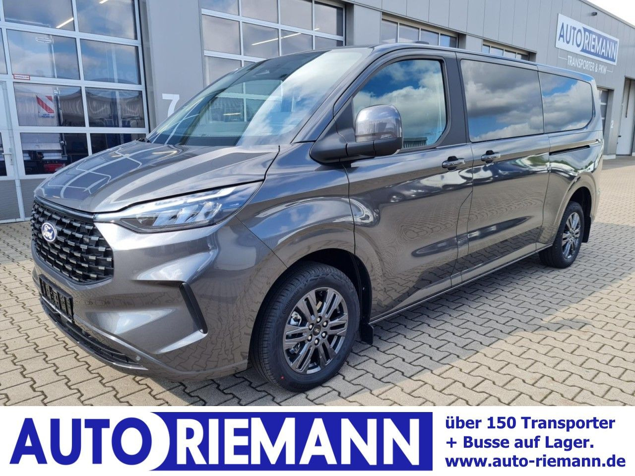 Ford Tourneo Custom 8 Sitze 320 L2 Titanium LED AUTOM - Furgão de passageiros: foto 1 Ford Tourneo Custom 8 Sitze 320 L2 Titanium LED AUTOM - Furgão de passageiros: foto 1
