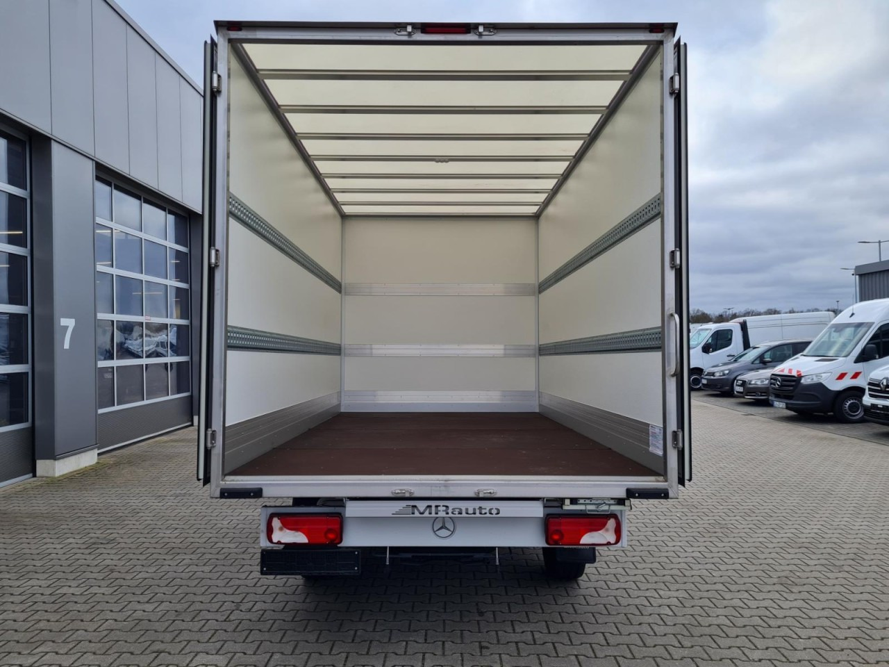 Mercedes-Benz Sprinter 315 Koffer lang MBux KLIMA NAVI TEMPOMAT - Carrinha de contentor: foto 5 Mercedes-Benz Sprinter 315 Koffer lang MBux KLIMA NAVI TEMPOMAT - Carrinha de contentor: foto 5