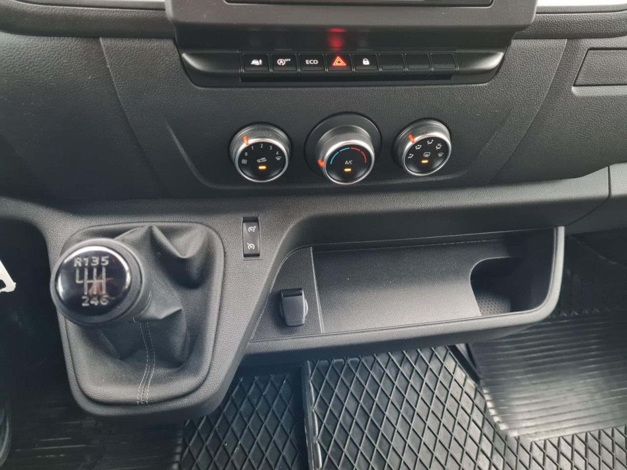 Leasing de  Renault Master 3,5t Koffer dCi 165 mit 10 Pal. Plätze Renault Master 3,5t Koffer dCi 165 mit 10 Pal. Plätze: foto 12
