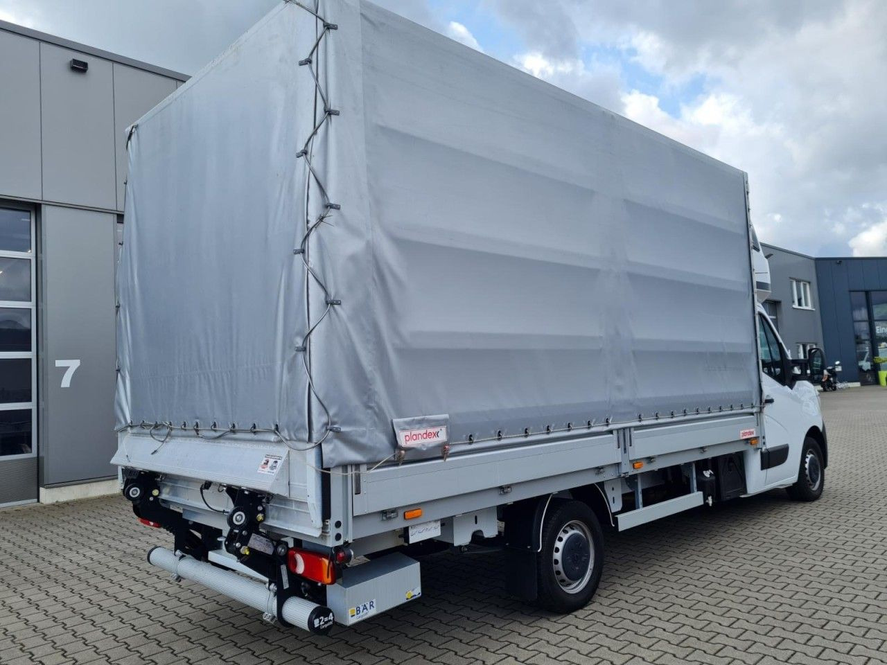 Renault Master 3,5t Pritsche dCi Plane Schlafkab. LBW - Carrinha de lona: foto 4 Renault Master 3,5t Pritsche dCi Plane Schlafkab. LBW - Carrinha de lona: foto 4