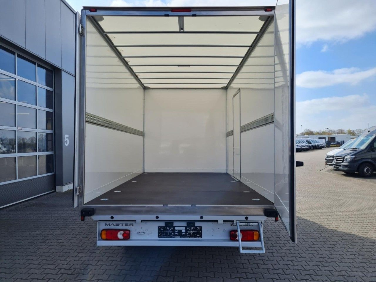 Renault Master 35 New Möbel Koffer KLIMA KOMFORT TEMPOMA - Carrinha de contentor: foto 5 Renault Master 35 New Möbel Koffer KLIMA KOMFORT TEMPOMA - Carrinha de contentor: foto 5