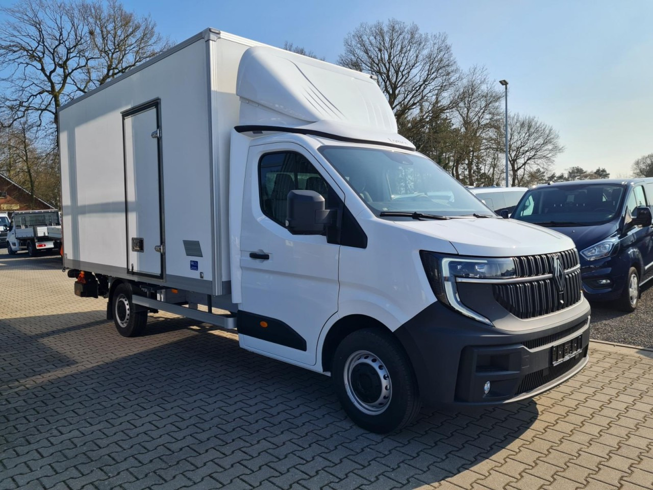 Renault Master 35 New Möbel Koffer LBW KAMERA LUFTFEDERUNG - Carrinha de contentor: foto 3 Renault Master 35 New Möbel Koffer LBW KAMERA LUFTFEDERUNG - Carrinha de contentor: foto 3