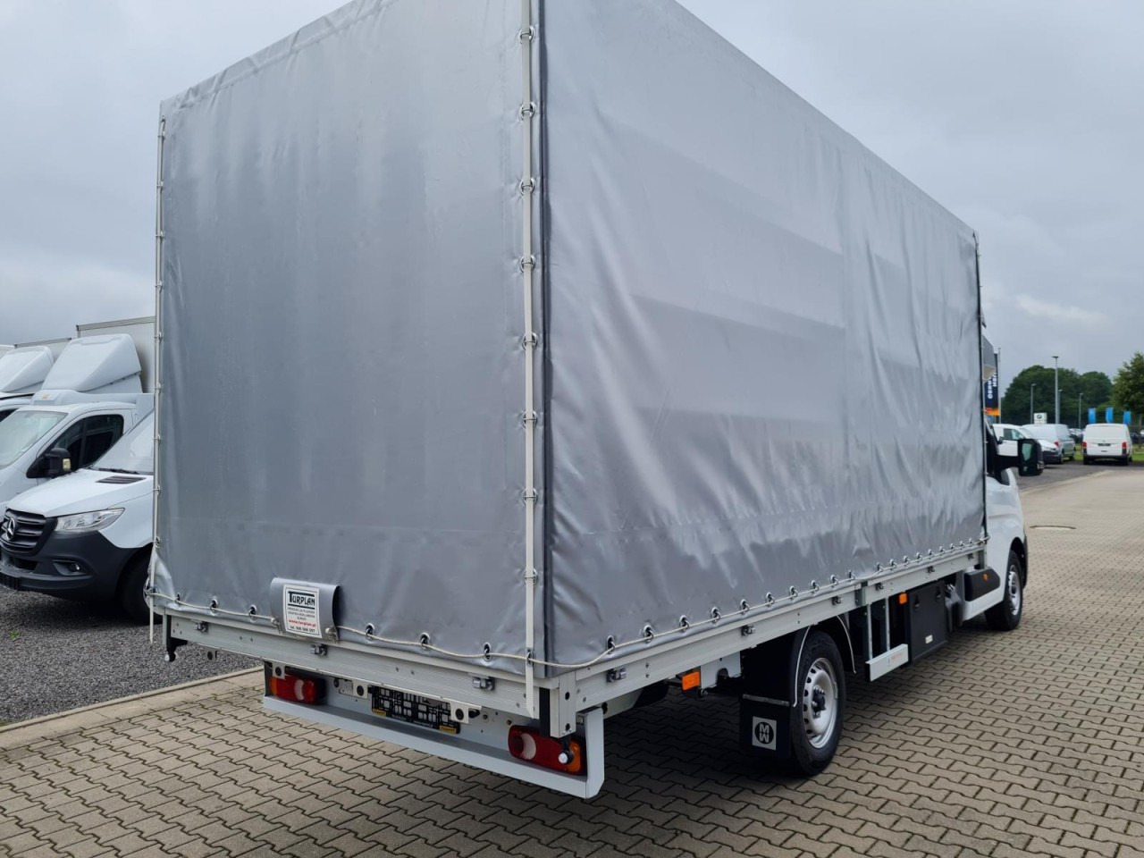 Renault Master 35 Pritsche Schiebe Plane Schlafkab 10 PAL LUFTFEDER - Carrinha de lona: foto 4 Renault Master 35 Pritsche Schiebe Plane Schlafkab 10 PAL LUFTFEDER - Carrinha de lona: foto 4