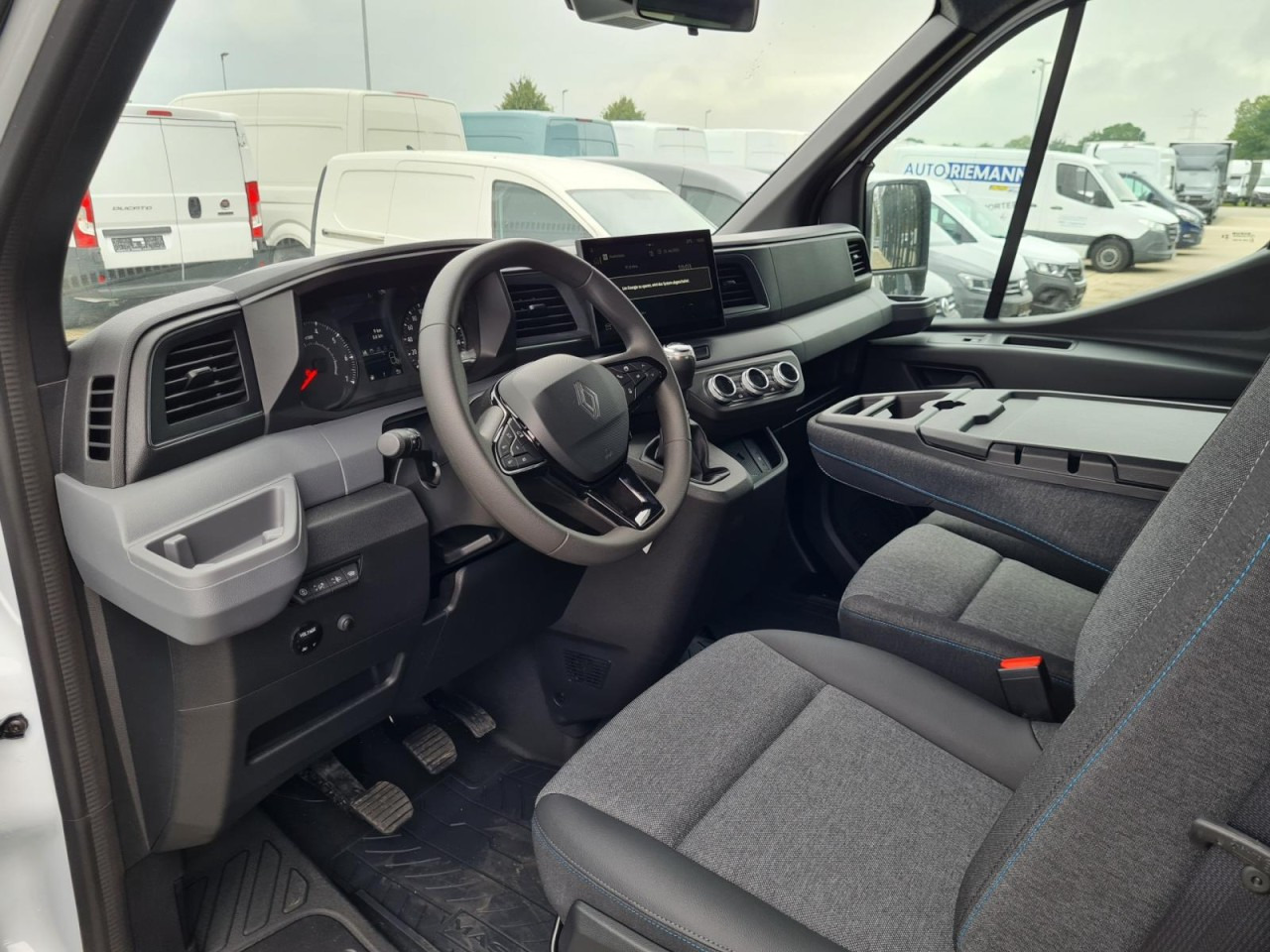 Carrinha de lona Renault Master 35 Pritsche Schiebe Plane Schlafkab 10 PAL LUFTFEDER: foto 7 Carrinha de lona Renault Master 35 Pritsche Schiebe Plane Schlafkab 10 PAL LUFTFEDER: foto 7