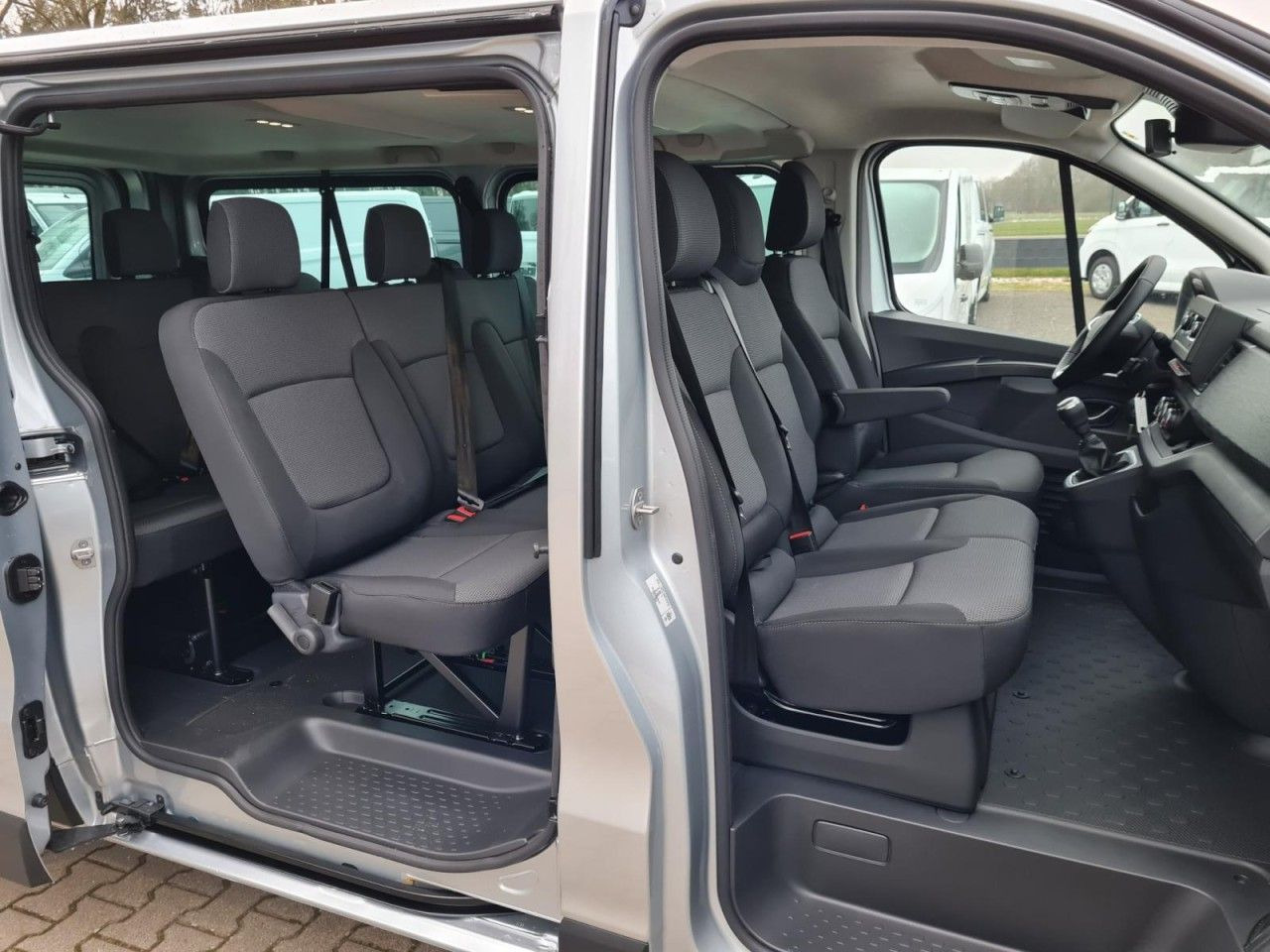 Renault Trafic Kombi 9-Sitze L2 Grand Equilibre KLIMA TE - Automóvel: foto 4 Renault Trafic Kombi 9-Sitze L2 Grand Equilibre KLIMA TE - Automóvel: foto 4