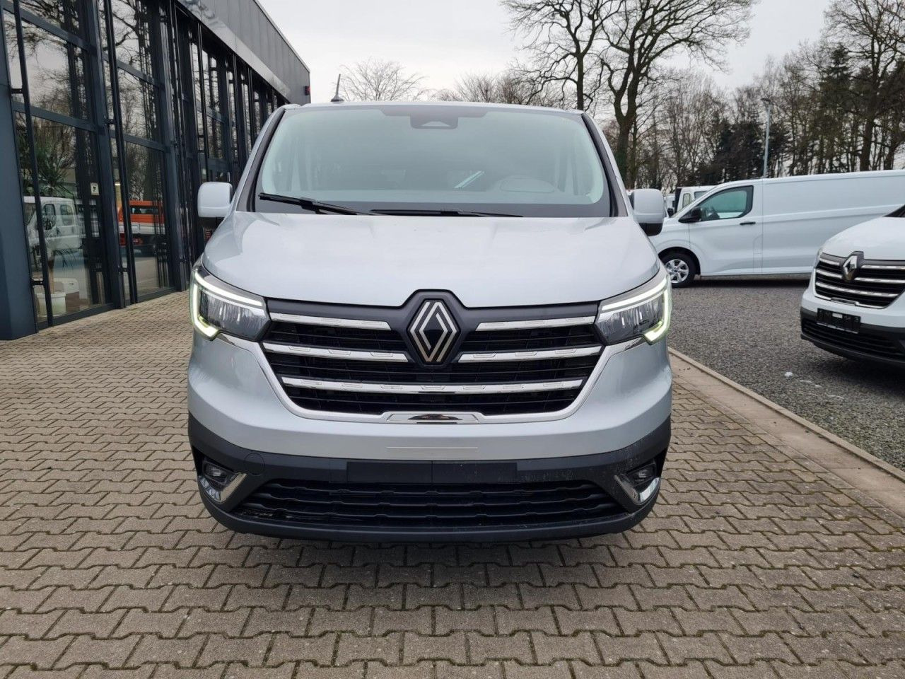 Renault Trafic Kombi 9-Sitze L2 Grand Equilibre KLIMA TE - Automóvel: foto 2 Renault Trafic Kombi 9-Sitze L2 Grand Equilibre KLIMA TE - Automóvel: foto 2