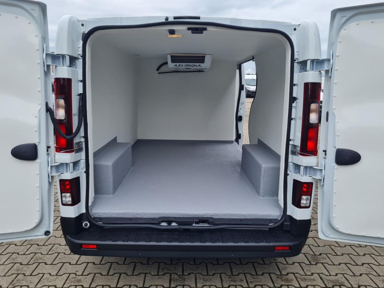 Renault Trafic Kühlkasten 3.0t L2 KLIMA LED NAVI_APP TEM - Carrinha frigorífica: foto 5 Renault Trafic Kühlkasten 3.0t L2 KLIMA LED NAVI_APP TEM - Carrinha frigorífica: foto 5