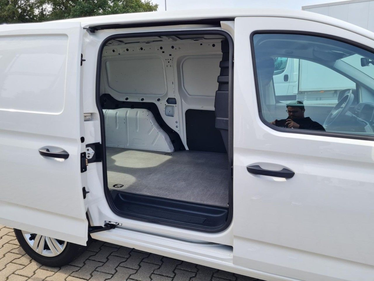 Volkswagen Caddy Kasten Cargo Maxi AHK KLIMA KAMERA PDC FLÜ - Furgão compacto: foto 4 Volkswagen Caddy Kasten Cargo Maxi AHK KLIMA KAMERA PDC FLÜ - Furgão compacto: foto 4