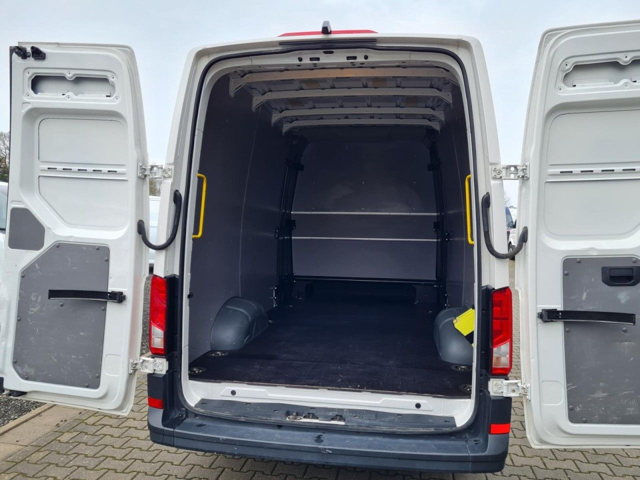 Volkswagen Crafter 35 Kasten 4MOTION L4H3 Plus Doka 7-Sitze - Furgão, Carrinha cabine dupla: foto 5 Volkswagen Crafter 35 Kasten 4MOTION L4H3 Plus Doka 7-Sitze - Furgão, Carrinha cabine dupla: foto 5