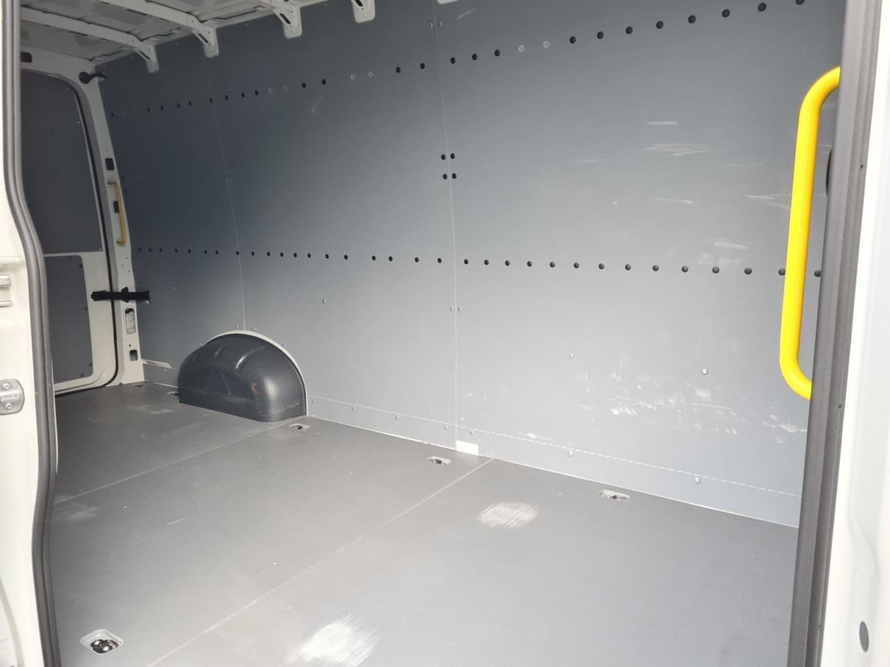 Volkswagen Crafter 35 Kasten L4H3 AG AHK ERGO LED PDC TEMPOMAT - Furgão: foto 2 Volkswagen Crafter 35 Kasten L4H3 AG AHK ERGO LED PDC TEMPOMAT - Furgão: foto 2