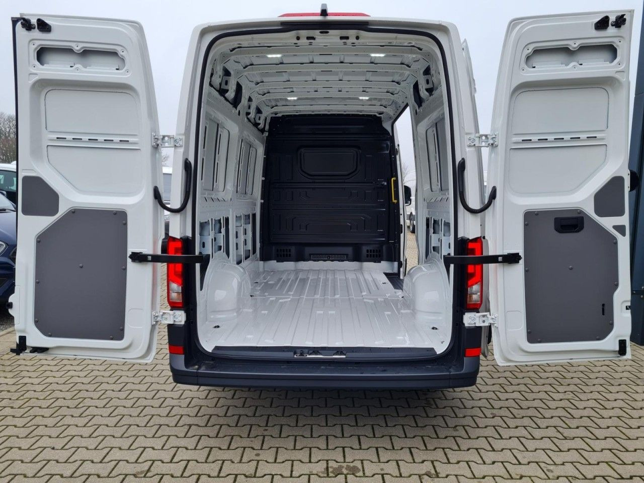 Volkswagen Crafter 35 Kasten MR hoch KLIMA KAMERA NAVI/APP - Furgão: foto 5 Volkswagen Crafter 35 Kasten MR hoch KLIMA KAMERA NAVI/APP - Furgão: foto 5