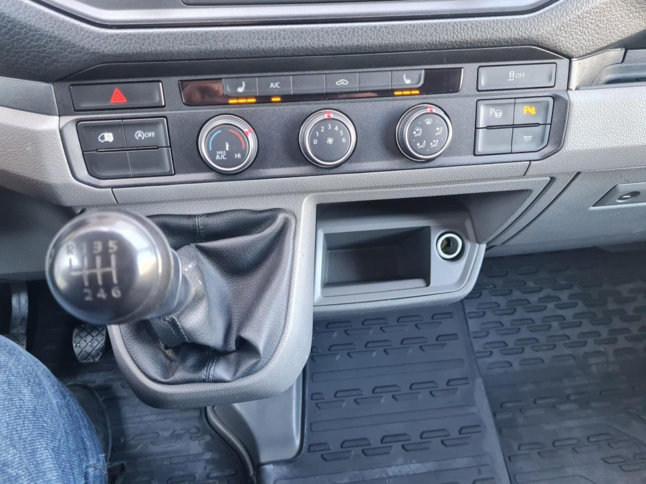 Furgão Volkswagen Crafter 35 Kasten TDI MR L3H3 RWD AHK: foto 21