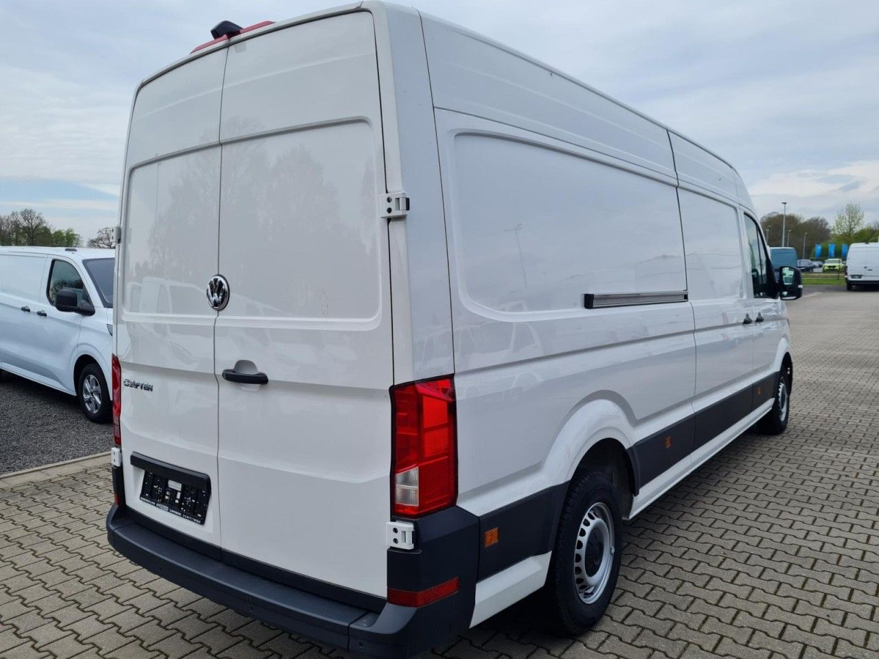 Volkswagen Crafter 35 Kasten lang L4H2 KLIMA NAVI_APP HOLZB Volkswagen Crafter 35 Kasten lang L4H2 KLIMA NAVI_APP HOLZB - Furgão: foto 4 Volkswagen Crafter 35 Kasten lang L4H2 KLIMA NAVI_APP HOLZB Volkswagen Crafter 35 Kasten lang L4H2 KLIMA NAVI_APP HOLZB - Furgão: foto 4