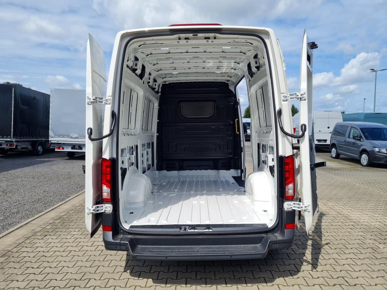 Volkswagen Crafter Kasten MR L3H3 KLIMA KOMFORT PDC TEMPOMAT - Furgão compacto: foto 5 Volkswagen Crafter Kasten MR L3H3 KLIMA KOMFORT PDC TEMPOMAT - Furgão compacto: foto 5