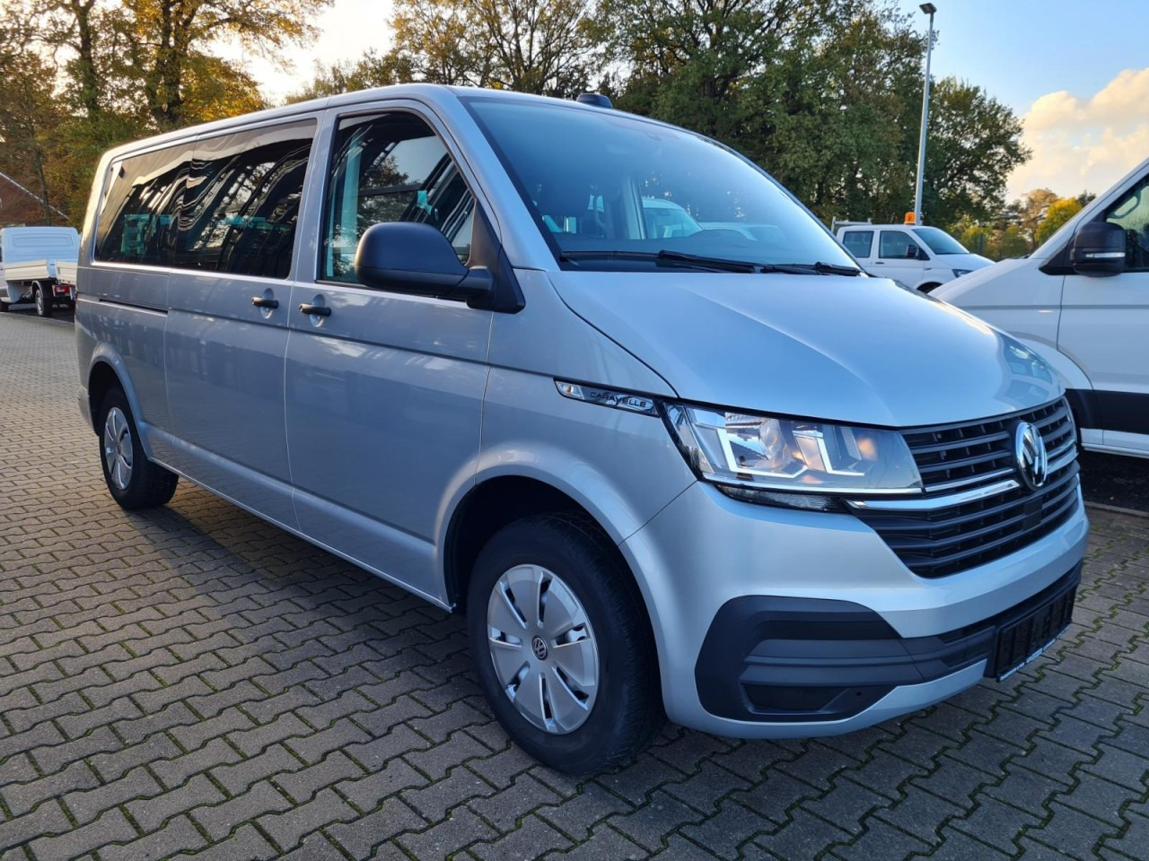 Volkswagen T6.1 Caravelle TDI lang 9 Sitzer 2 Schiebetüren Trendl. - Minibus, Furgão de passageiros: foto 3 Volkswagen T6.1 Caravelle TDI lang 9 Sitzer 2 Schiebetüren Trendl. - Minibus, Furgão de passageiros: foto 3