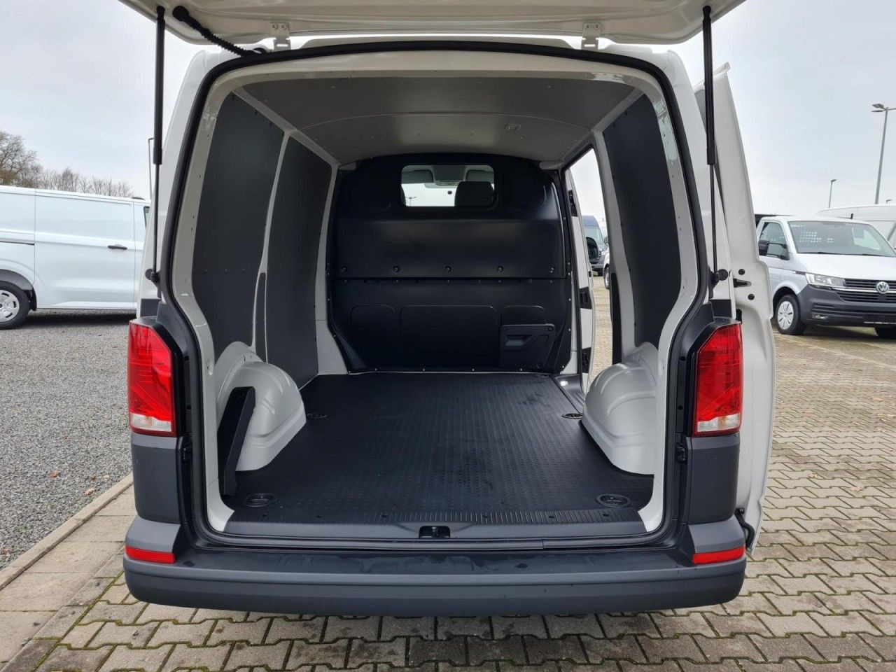 Volkswagen T6.1 Kasten L1 KR Heckklappe KAMERA KLIMA ALLWET - Furgão compacto: foto 5 Volkswagen T6.1 Kasten L1 KR Heckklappe KAMERA KLIMA ALLWET - Furgão compacto: foto 5