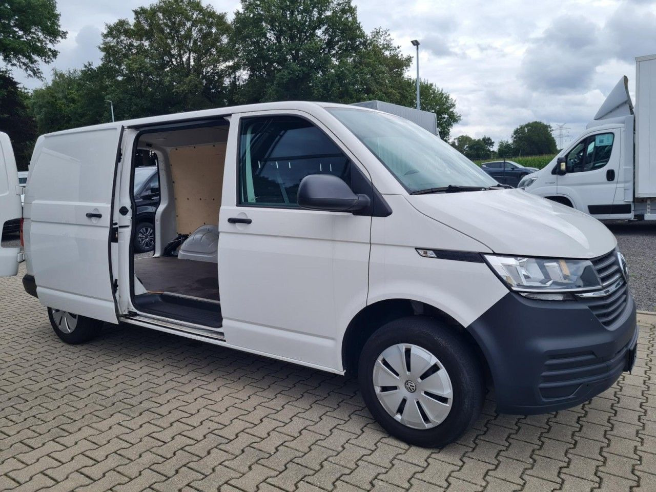 Volkswagen T6.1 Kasten TDi lang Flügeltüren KLIMA Verkleidu - Furgão compacto: foto 4 Volkswagen T6.1 Kasten TDi lang Flügeltüren KLIMA Verkleidu - Furgão compacto: foto 4