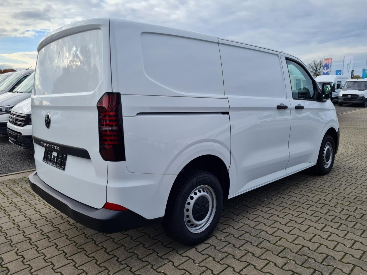 Volkswagen T7 Transporter Kasten Tdi KR Heckklappe PDC KLIMA - Furgão compacto: foto 4 Volkswagen T7 Transporter Kasten Tdi KR Heckklappe PDC KLIMA - Furgão compacto: foto 4