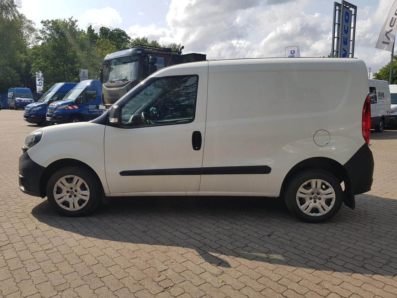 Fiat Doblo Kastenwagen SX 1.3 Klima, Radio mit Nav... - Furgão de passageiros: foto 2 Fiat Doblo Kastenwagen SX 1.3 Klima, Radio mit Nav... - Furgão de passageiros: foto 2