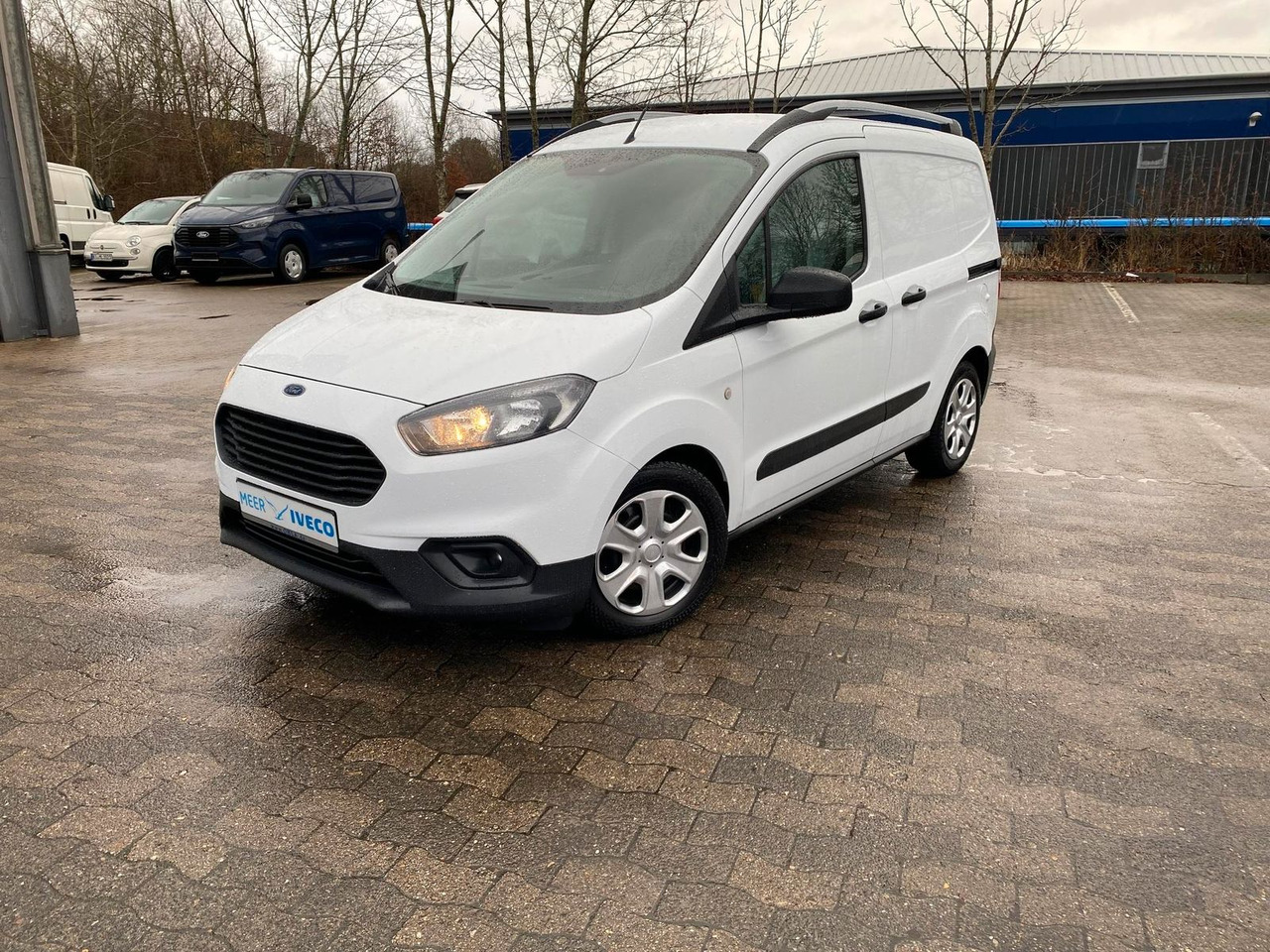 Ford Transit Courier 1.0 Trend Klima,AHK+Rückfahrk... - Furgão de passageiros: foto 1 Ford Transit Courier 1.0 Trend Klima,AHK+Rückfahrk... - Furgão de passageiros: foto 1